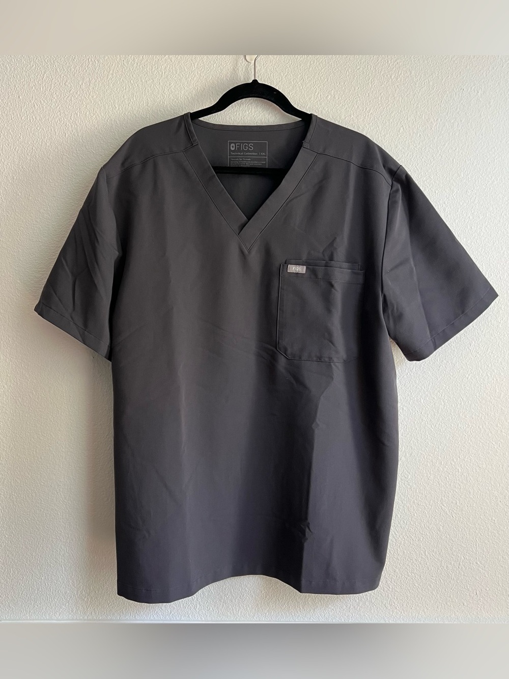 FIGS Technical Collection Leon Men’s Scrub Top